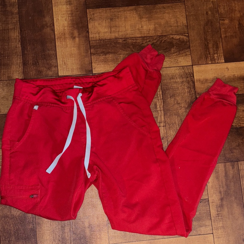 Red Figs Zamora Jogger Scrub Pants